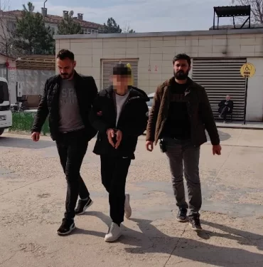 18-yasindaki-genc-3-5-milyonluk-sazan-sarmali-taktigiyle-dolandirdi-1709571411-92-x750