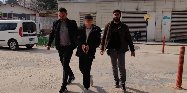 18-yasindaki-genc-3-5-milyonluk-sazan-sarmali-taktigiyle-dolandirdi-1709571411-92-x750