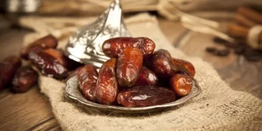 depositphotos_55042633-stock-photo-dried-date-palm-fruits-or