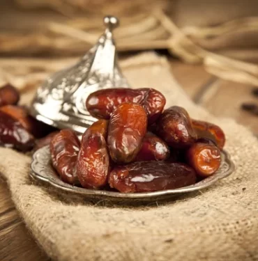 depositphotos_55042633-stock-photo-dried-date-palm-fruits-or